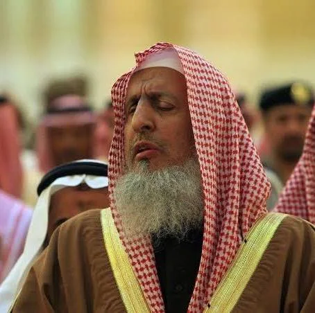 مصادر تكشف ما حدث لمفتي السعودية الراحل عبد العزيز ال الشيخ قبل يومين من وفاته 